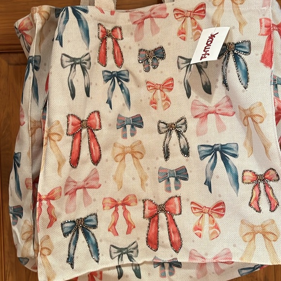 Multi-Color Bow Tote Bag - NWT - Picture 2 of 3